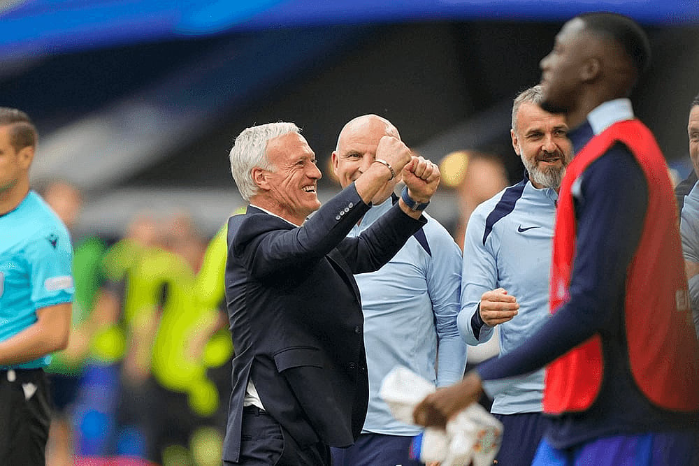 Photo: AP/Martin Meissner : France coach Didier Deschamps